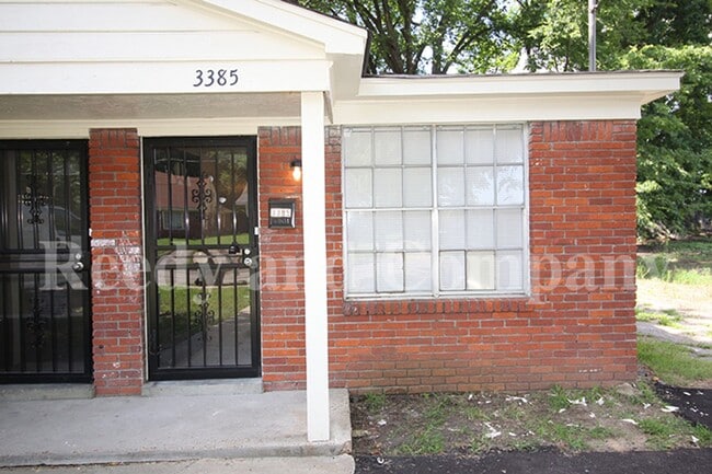 Building Photo - Duplex near Summer Ave.