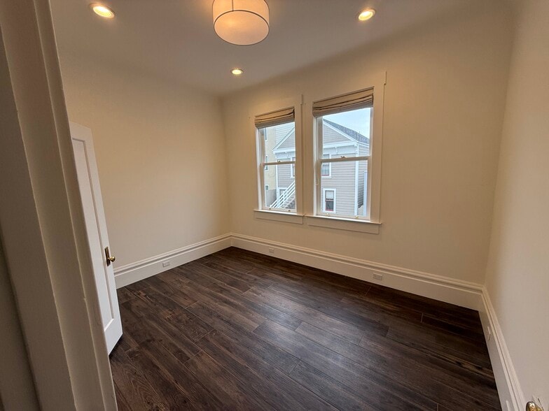 Bedroom - 115 Magnolia St