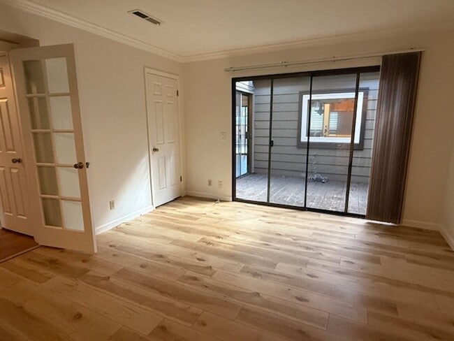 Building Photo - Beautiful Townhome in the Heart of Pleasanton
