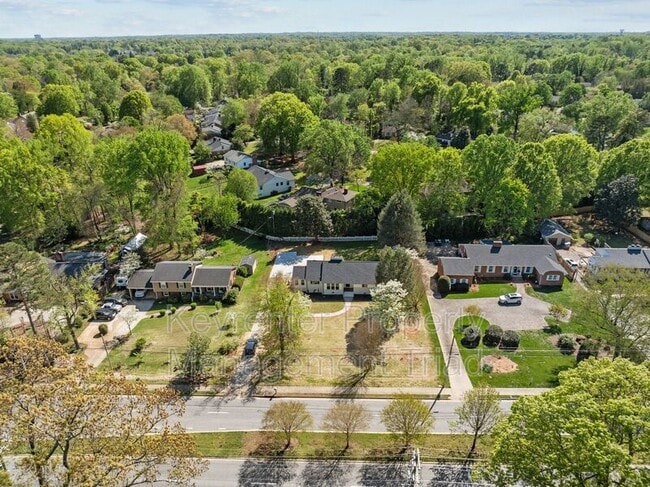 Building Photo - 3807 W Friendly Ave