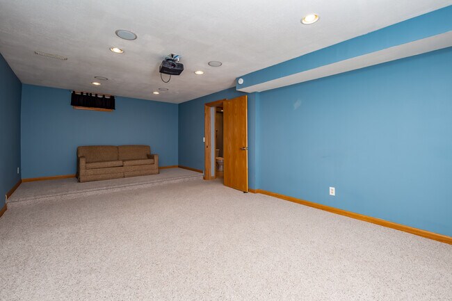 Building Photo - 5831 Belle Ave