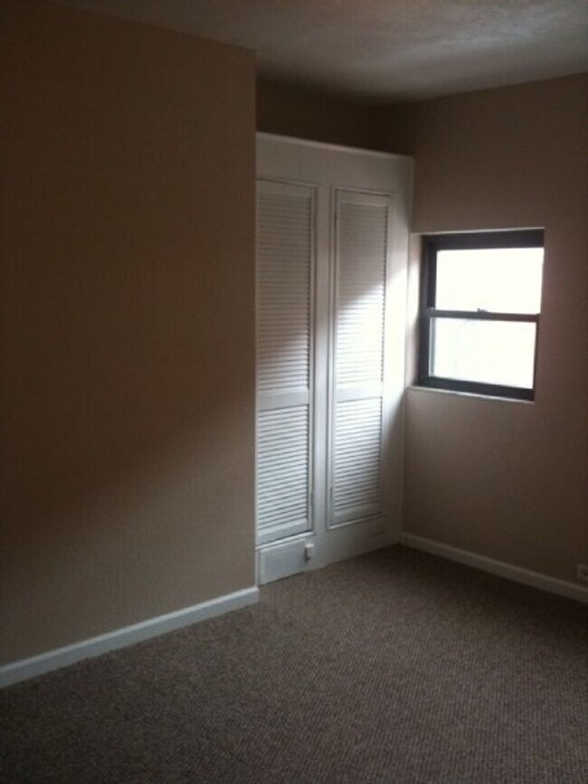 Building Photo - Beautifully Renovated Home in South Side Flats