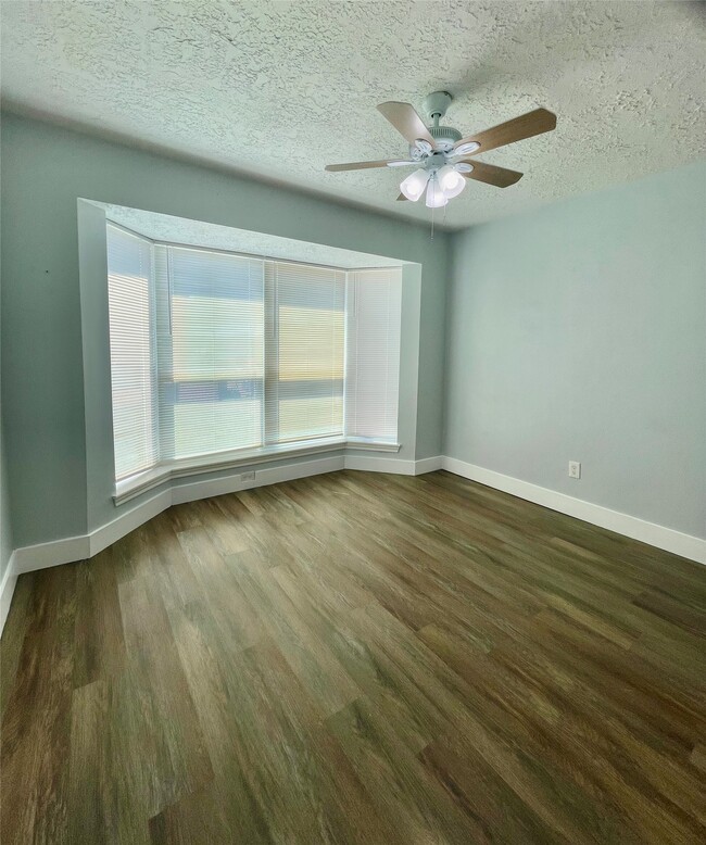 Building Photo - 6207 Denmark Dr