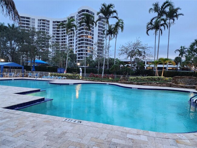 Building Photo - 3500 Mystic Pointe Dr