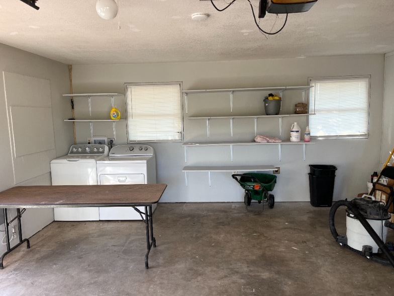 Building Photo - 4118 Nelson Ave