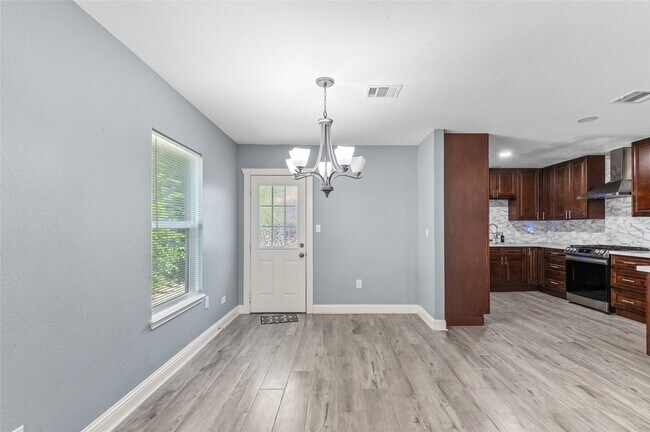 Building Photo - 3853 Rosedale St