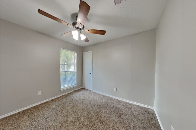 Building Photo - 17914 Autumn Hills Dr