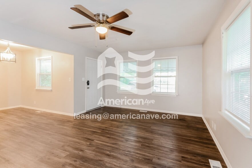 Building Photo - 1933 Dequincy St