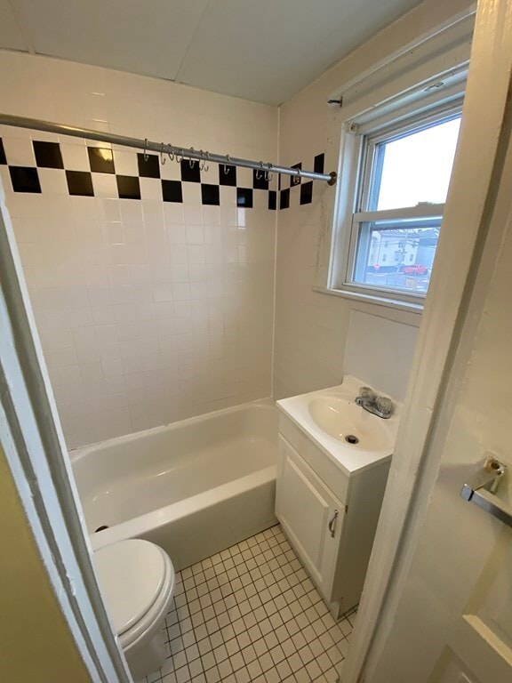 Building Photo - 26 Brow St