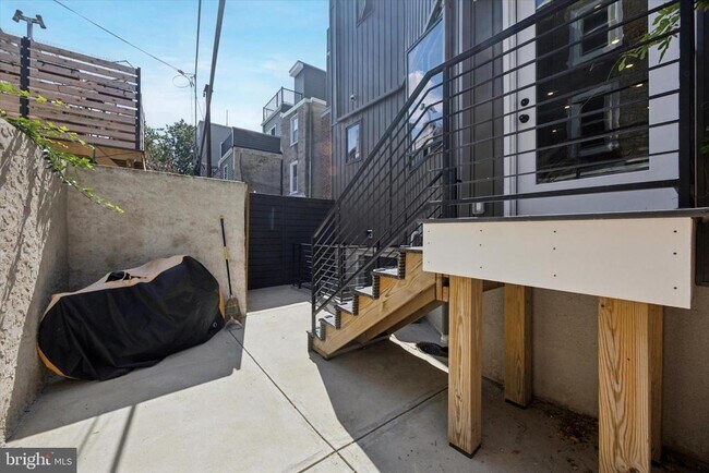 Building Photo - 721 N 3rd St