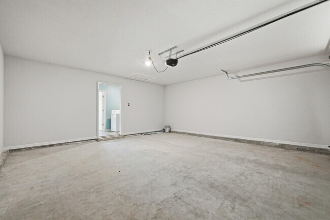 Building Photo - 136 Pfitzer Ct