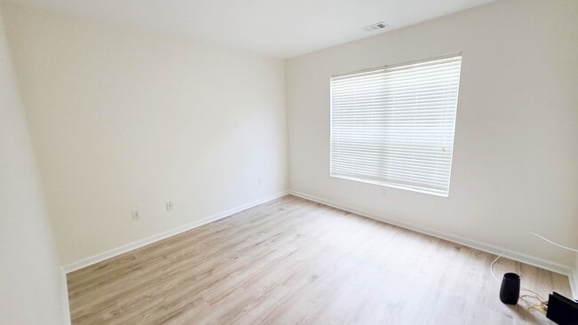 Building Photo - 701 Pipers Ln