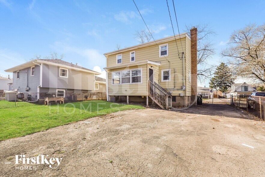 Building Photo - 3915 N Park St