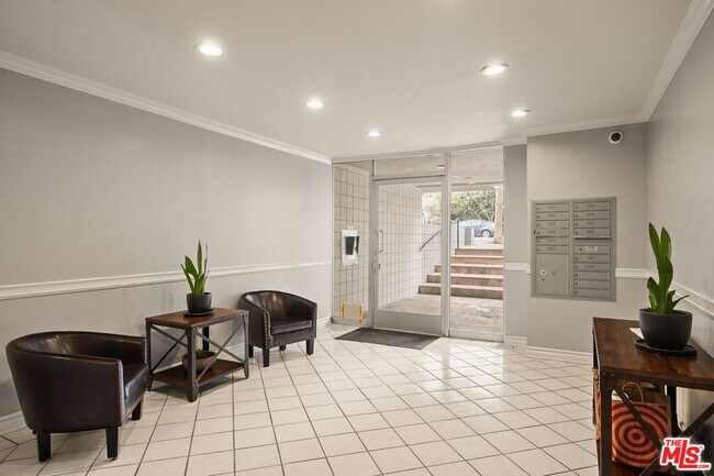 Building Photo - 834 6th St