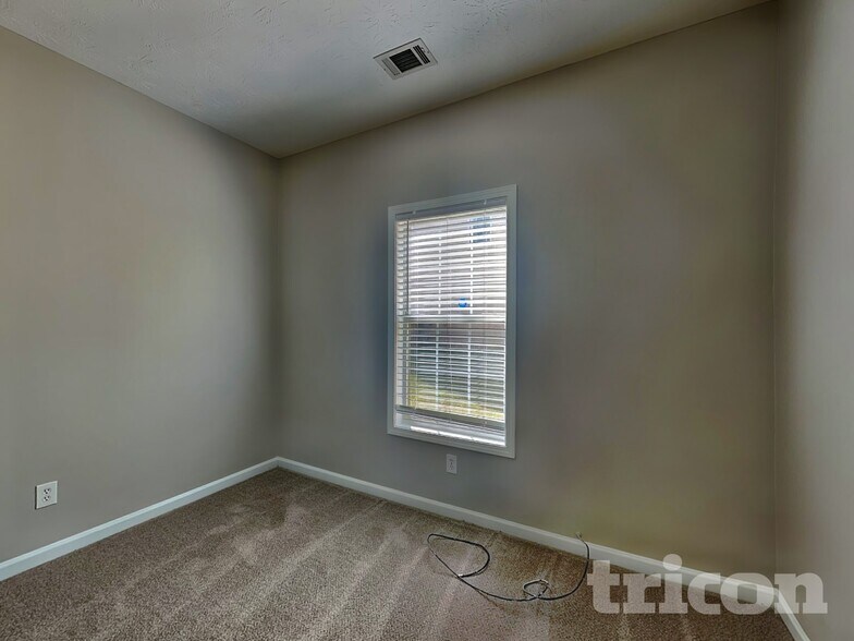 Building Photo - 440 Pebble Blvd