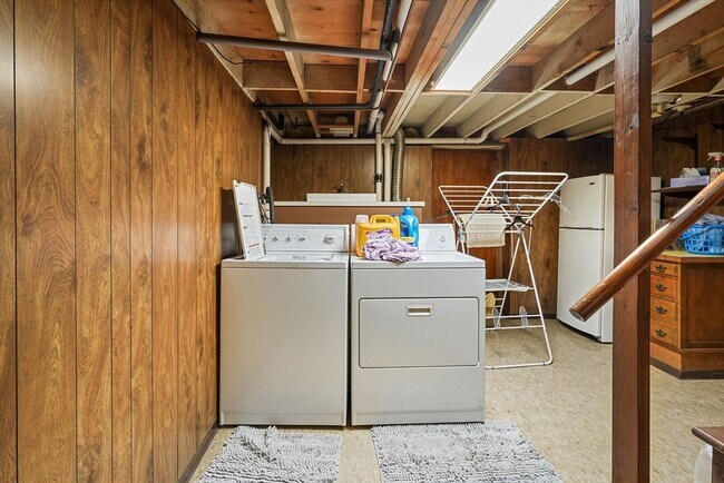 Building Photo - 26 Melanie Cir