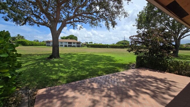 Building Photo - 5622 Royal Lake Cir