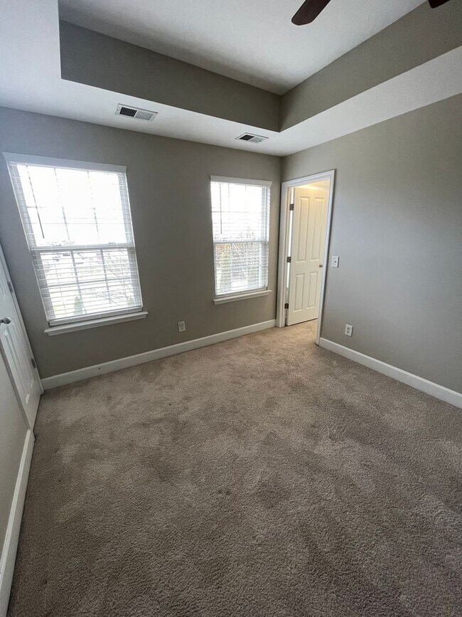 Building Photo - Lenox Village!