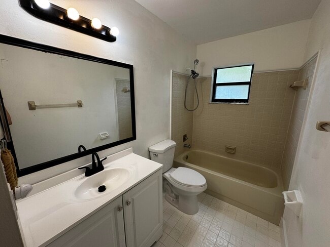 Building Photo - 3831 SW 69th Ave