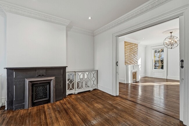 Building Photo - 37 W 34th St.