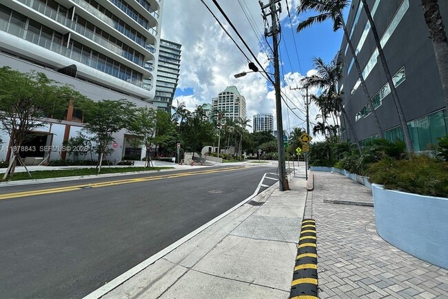 Building Photo - 2699 Tigertail Ave