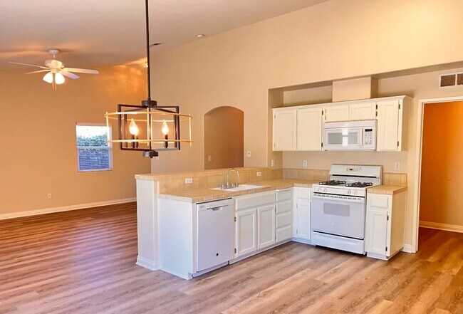 Building Photo - Charming Home For Rent Coming Soon!