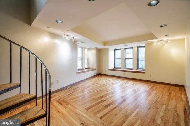 Building Photo - 322 Poplar St