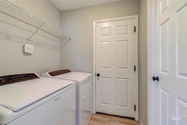Building Photo - 5 Bedroom Home in South Boise _ Community ...