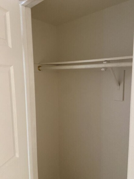 Building Photo - 10920 Moorpark