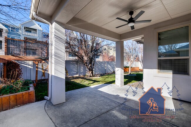 Building Photo - 2539 Bottle Brush Ave