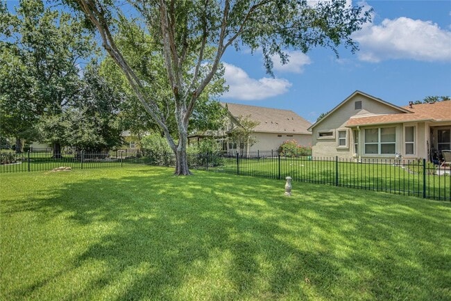 Building Photo - 112 Bluebell Dr