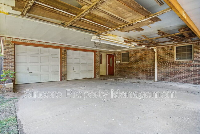 Building Photo - 2321 N Peniel Ave
