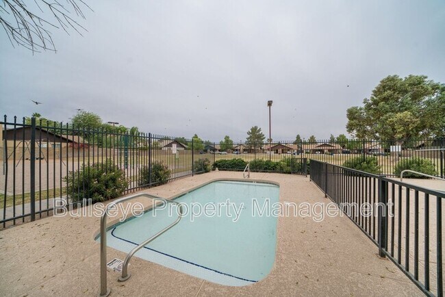 Building Photo - 3229 E Crescent Ave