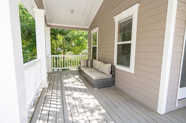 Building Photo - 3156 Iberville Way