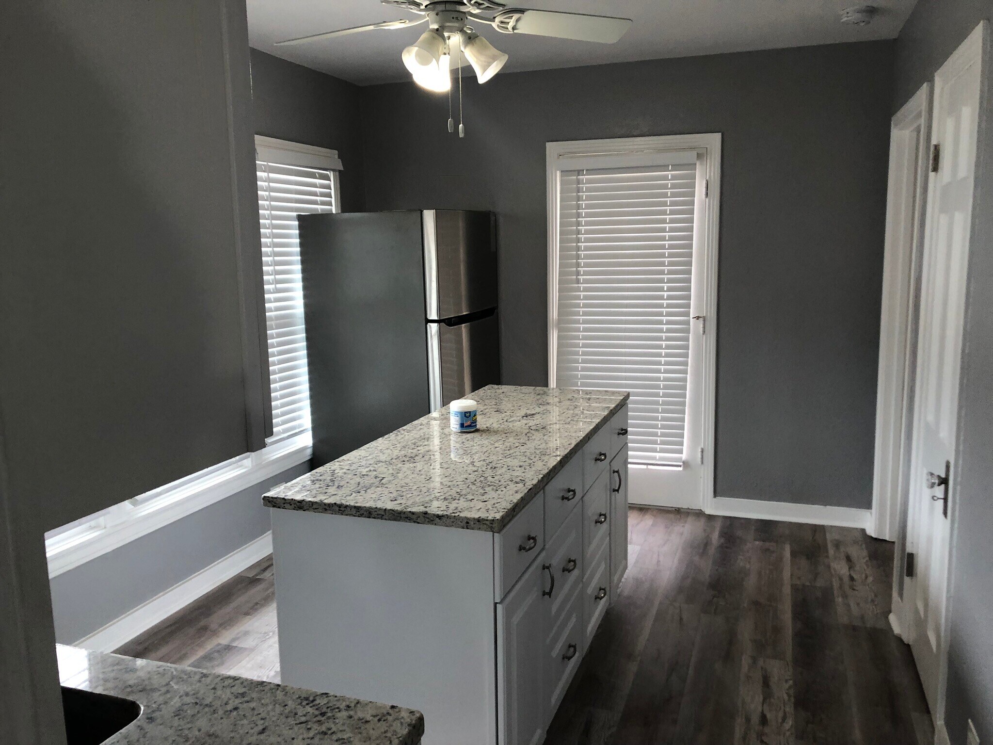 Building Photo - 136 W Ridgewood Ct