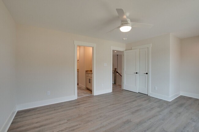 Building Photo - Brand NEW Adorable Craftsman!!!!