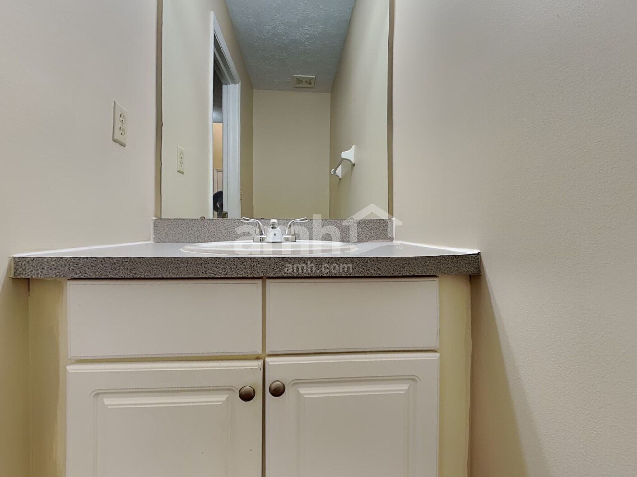 Building Photo - 982 Vixen Dr