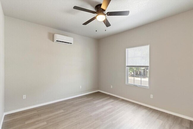 Building Photo - 887 Sagewood Trail