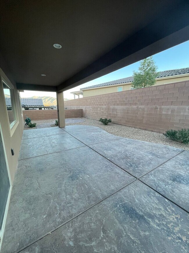 Building Photo - Home in Hayden Estates 3 bedroom, 2 bath with a 3 car garage