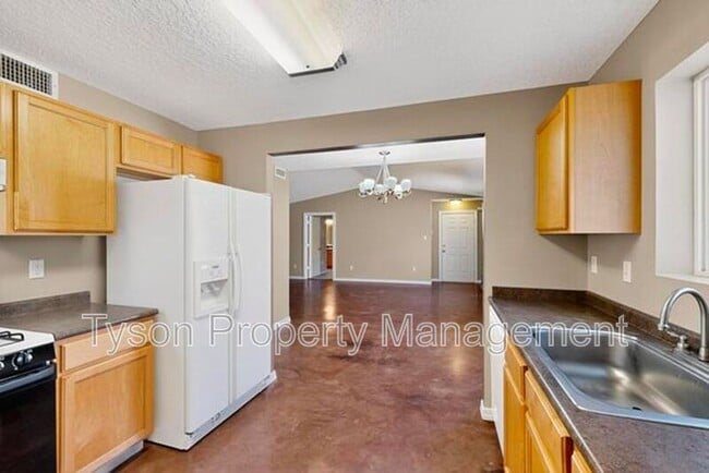 Building Photo - 11204 Miravista Pl SE