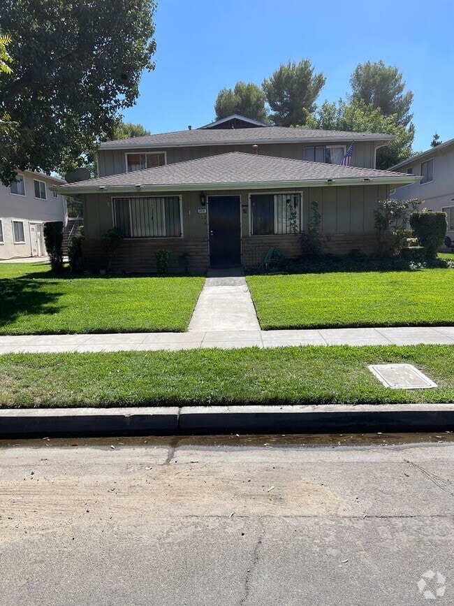 Building Photo - Lovely 2 Bedroom /  1 Bathroom for rent $2...