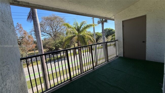 Building Photo - 530 S Park Rd