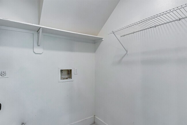 Building Photo - 21892 Silver Oak Ct