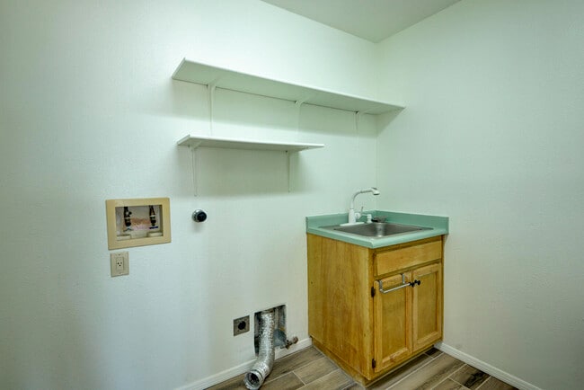 Building Photo - 814 Palmas Altas Dr SE