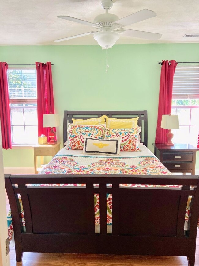 Building Photo - 3BD/2.5BA Home in Chicks Beach with Garage...