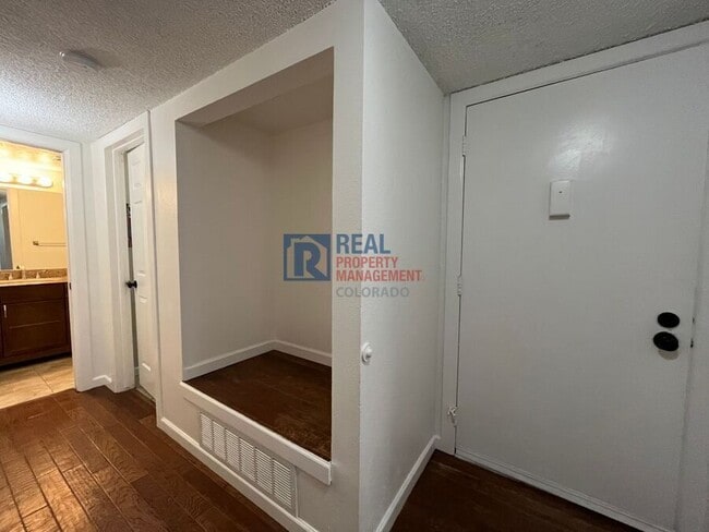 Building Photo - 6470 S Dayton St