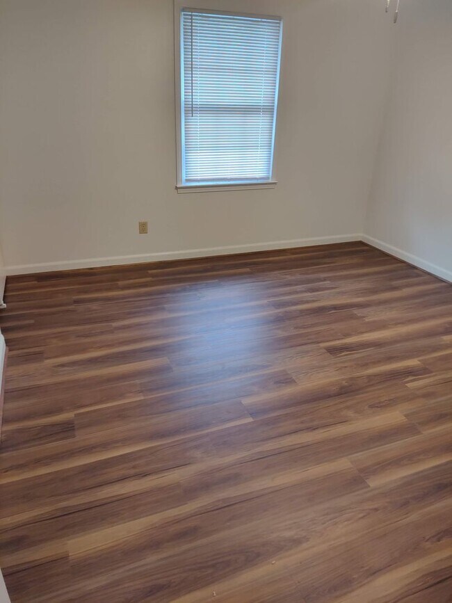 Building Photo - 1128 Nottingham Circle