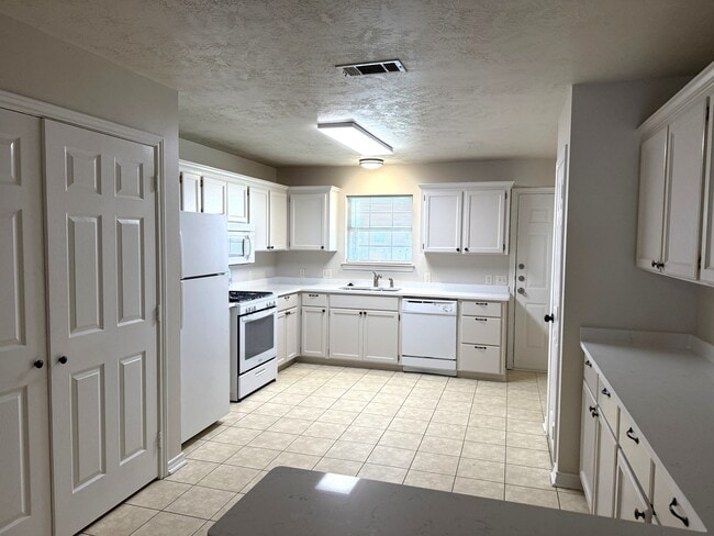 Building Photo - 2308 Antelope Ln