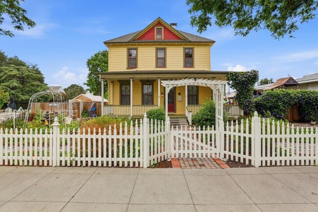 Primary Photo - 482 South St