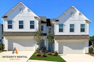 Building Photo - BEAUTIFUL Paired Home 3 br 2.5 ba with 2 car garage minutes from I-77 and I-40 - AUGUST MOVE IN